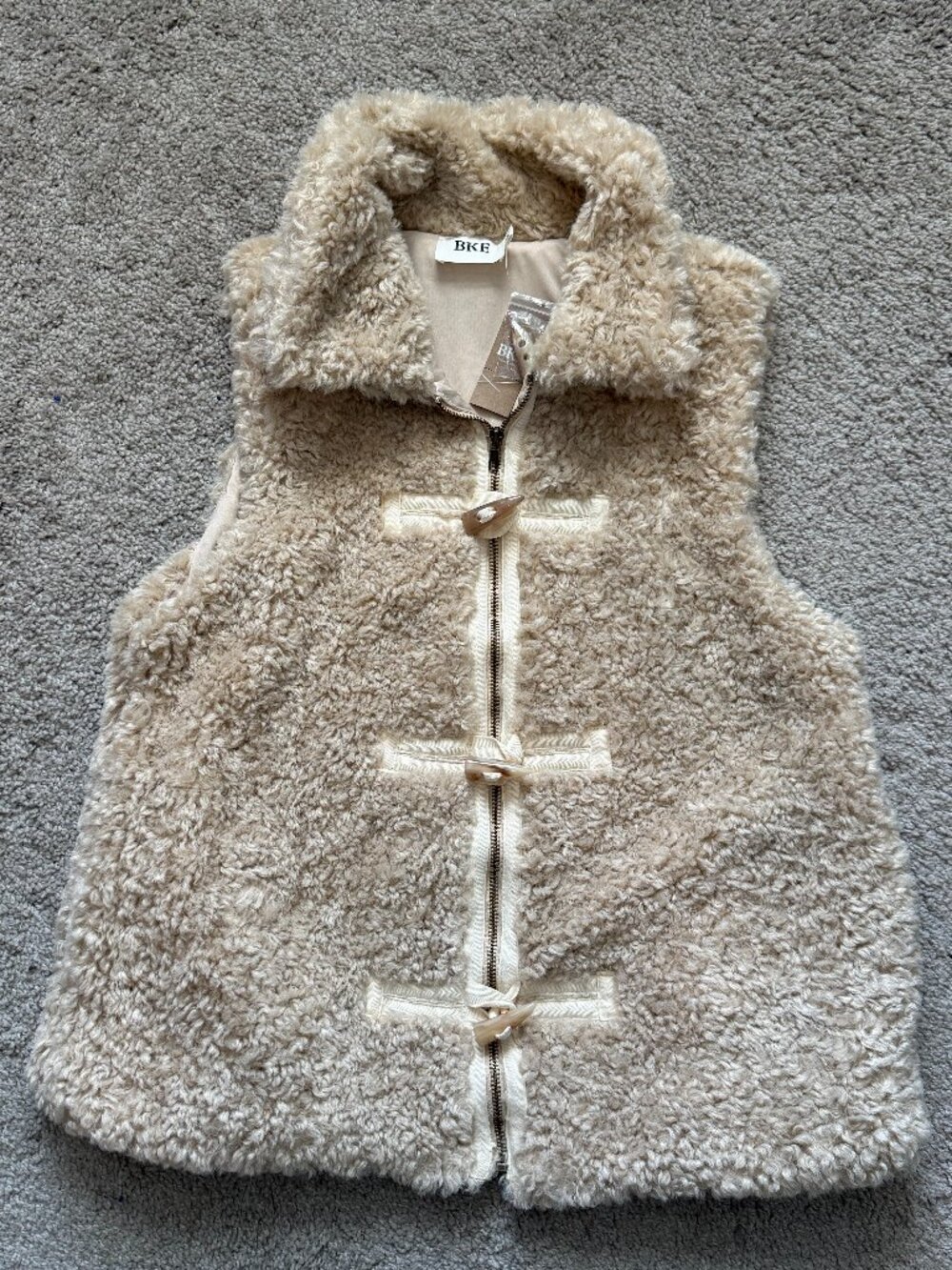 BKE Womens M Cream Faux Fur Sherpa Toggle Vest Après Ski Boho Western Luxe 4366